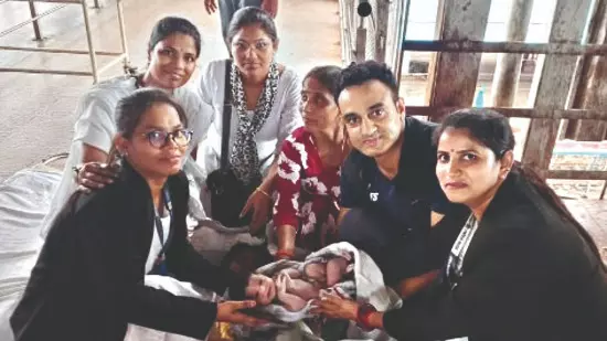 Army doctor performs emergency delivery at railway platform with hair clip, pocket knife Army doctor performs emergency delivery at railway platform with hair clip, pocket knife