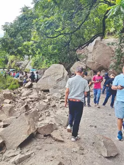 ‘Narrow escape’: Landslide disrupts traffic on NH 10 ‘Narrow escape’: Landslide disrupts traffic on NH 10