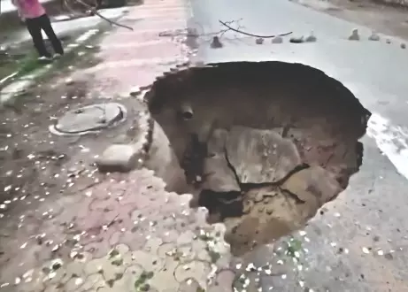 Road collapses in Noida Sector 100 Road collapses in Noida Sector 100