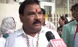 Shiv Sena MLA Sanjay Gaikwad slaps canteen staffer in Mumbai over stale food Shiv Sena MLA Sanjay Gaikwad slaps canteen staffer in Mumbai over stale food