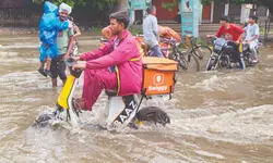 Overnight rain batters Delhi-NCR, kills five