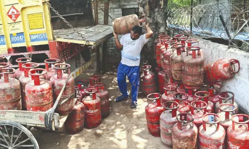 Govt likely to soon compensate oil companies for LPG losses