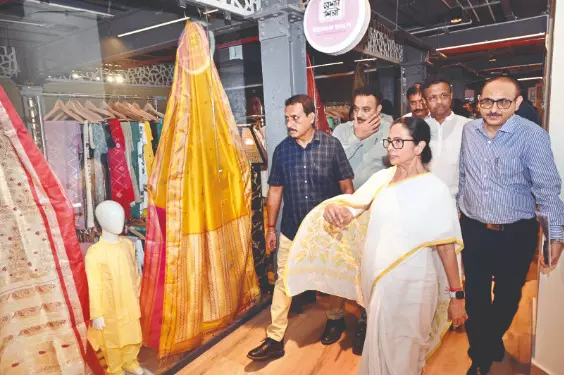 CM opens ‘Shilpanno’ leather & handicraft hub, announces malls in all dists with SHG floors CM opens ‘Shilpanno’ leather & handicraft hub, announces malls in all dists with SHG floors