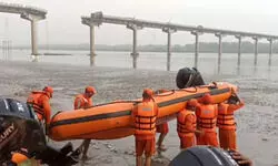 Search operation resumes at Gujarat bridge tragedy site, two still missing Search operation resumes at Gujarat bridge tragedy site, two still missing