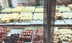 Shop owners raise concerns as Gen Z shows aversion to traditional Bengali sweets Shop owners raise concerns as Gen Z shows aversion to traditional Bengali sweets