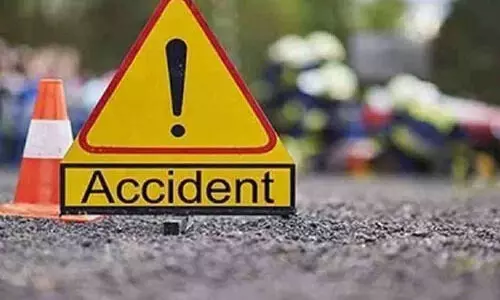 Four killed as tanker hits car on Mumbai-Agra highway in Nashik district