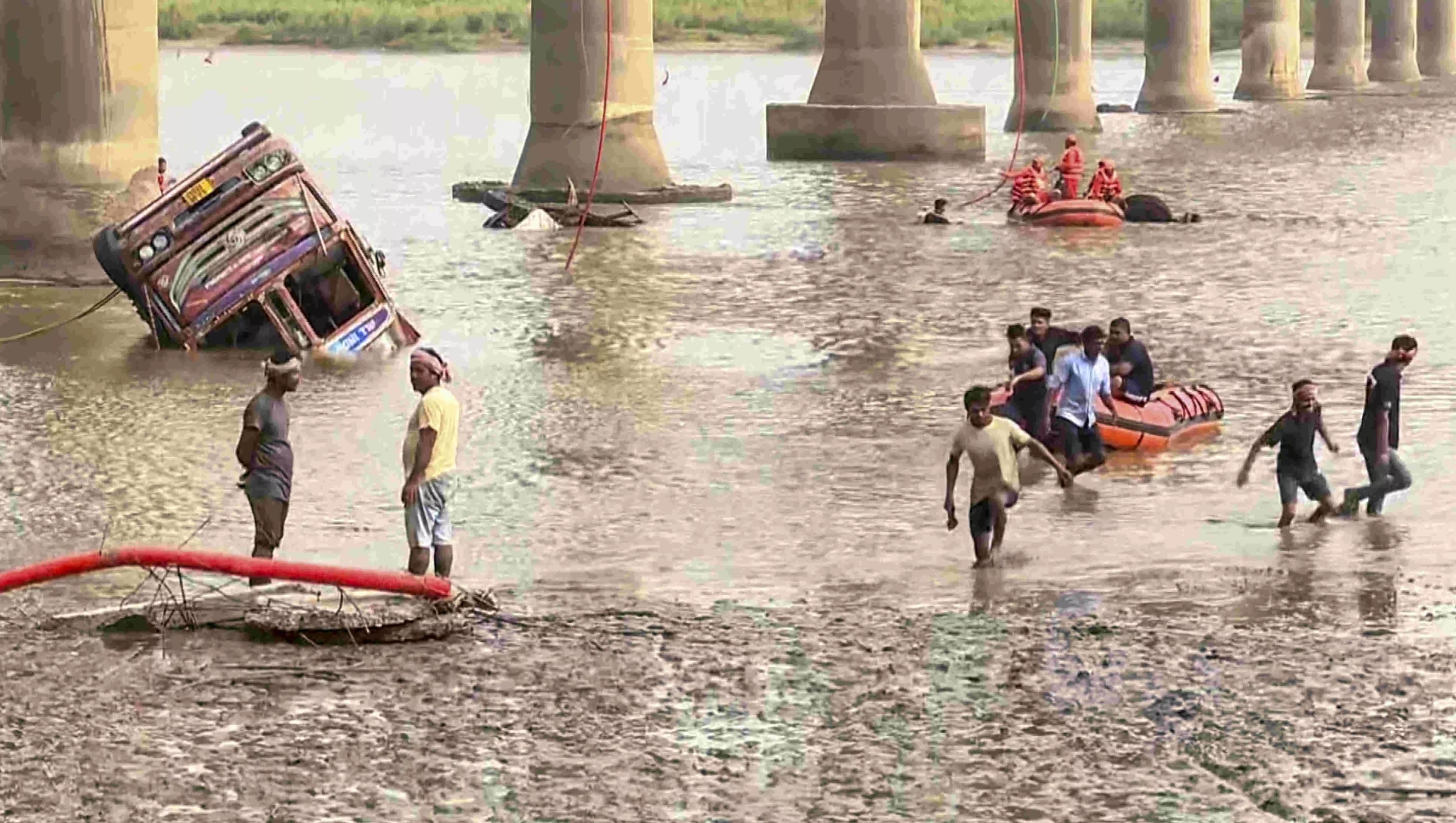 Search ops resume at Gujarat bridge collapse site to retrieve missing man Search ops resume at Gujarat bridge collapse site to retrieve missing man