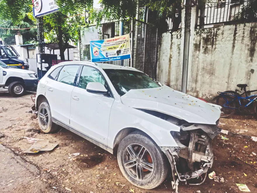 Audi runs over 5 people sleeping on footpath in Vasant Vihar, driver held Audi runs over 5 people sleeping on footpath in Vasant Vihar, driver held