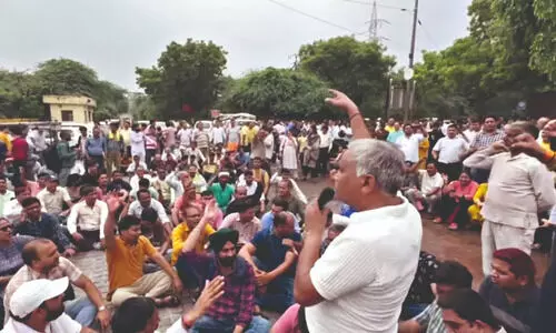 Over 30 days in, DU non-teaching staff protest sees no breakthrough