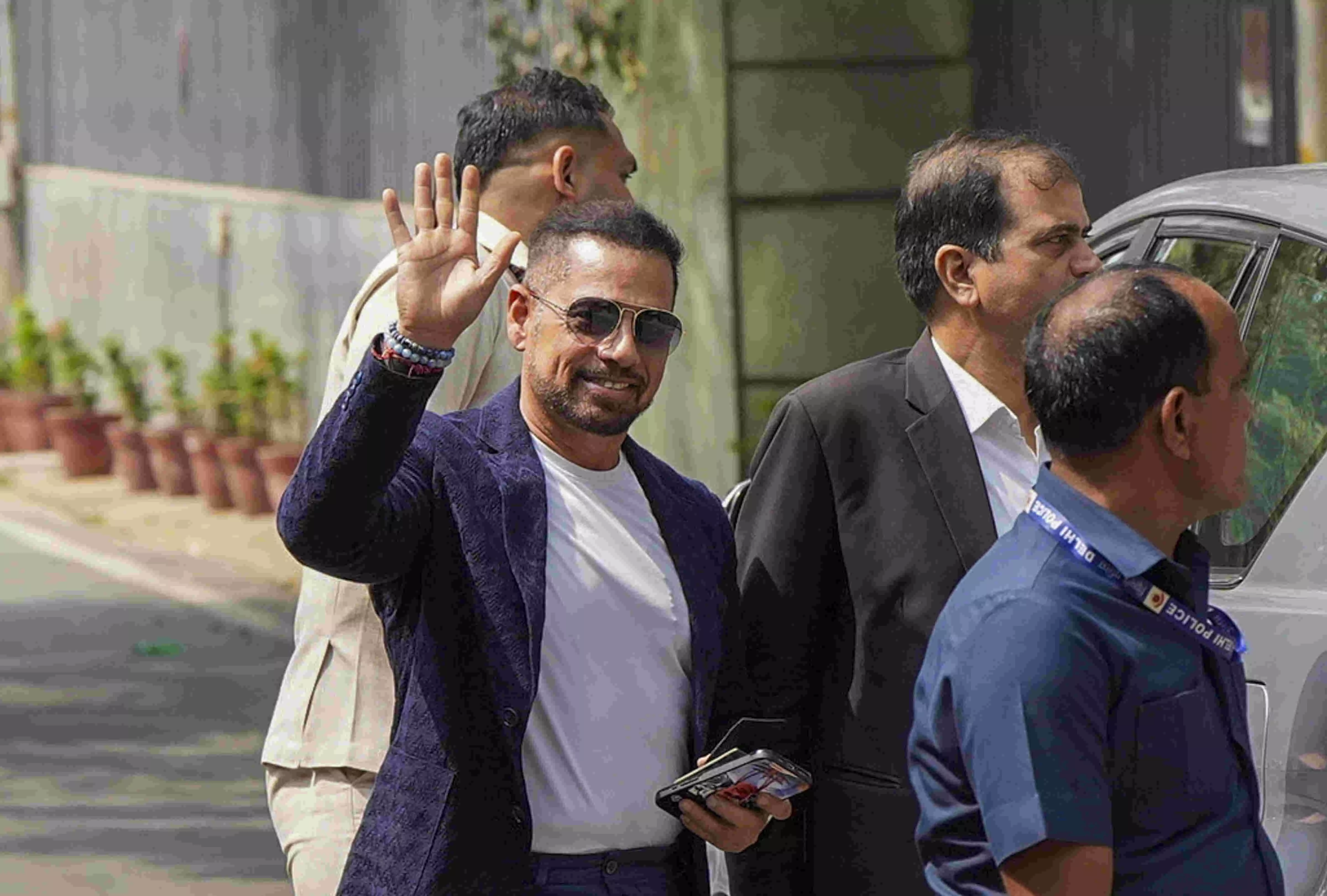 Robert Vadra appears before ED in Sanjay Bhandari case Robert Vadra appears before ED in Sanjay Bhandari case
