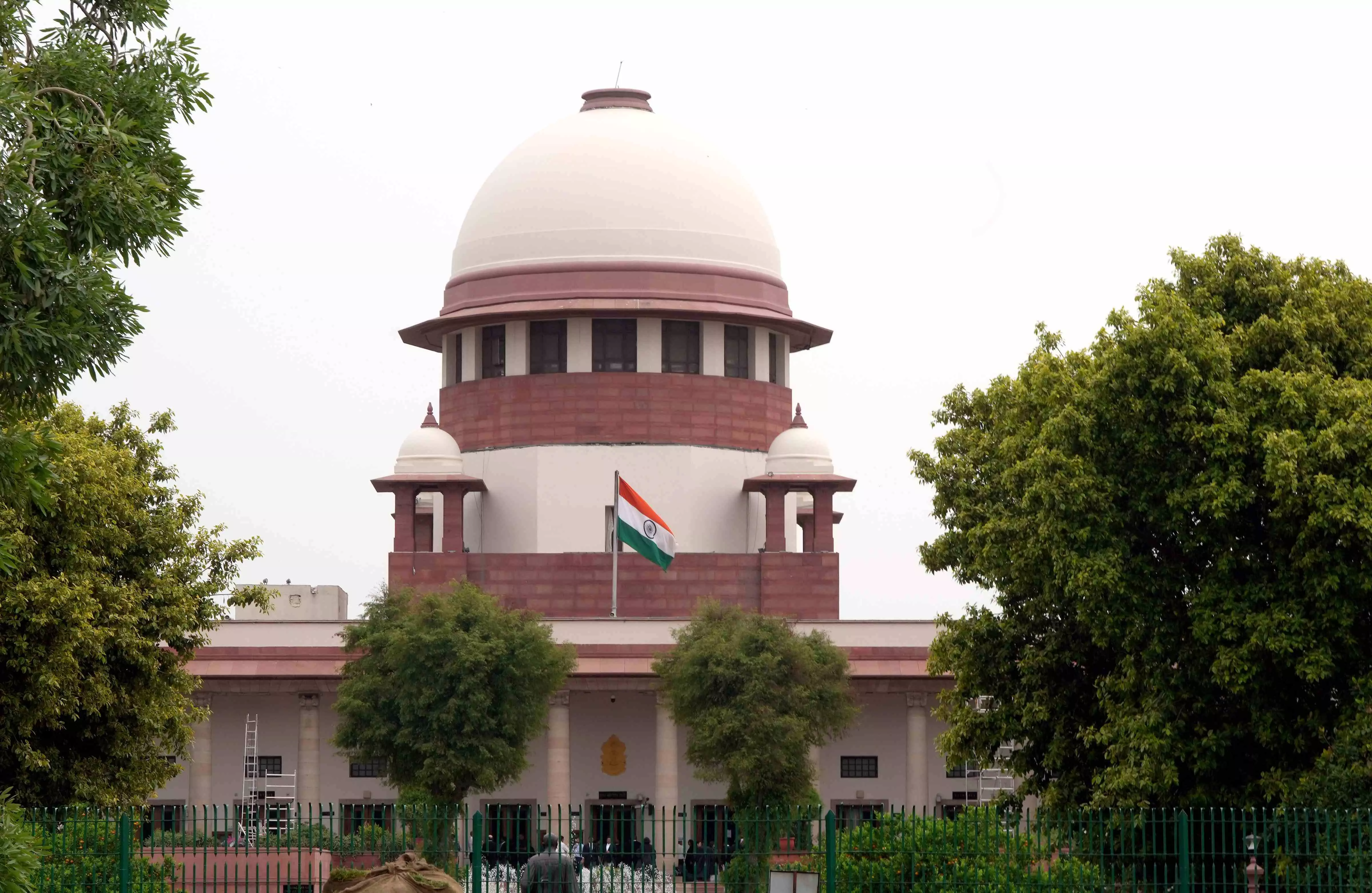 Delay in assent to bills: Centre opposes in SC Keralas stand to withdraw plea against Guv Delay in assent to bills: Centre opposes in SC Keralas stand to withdraw plea against Guv