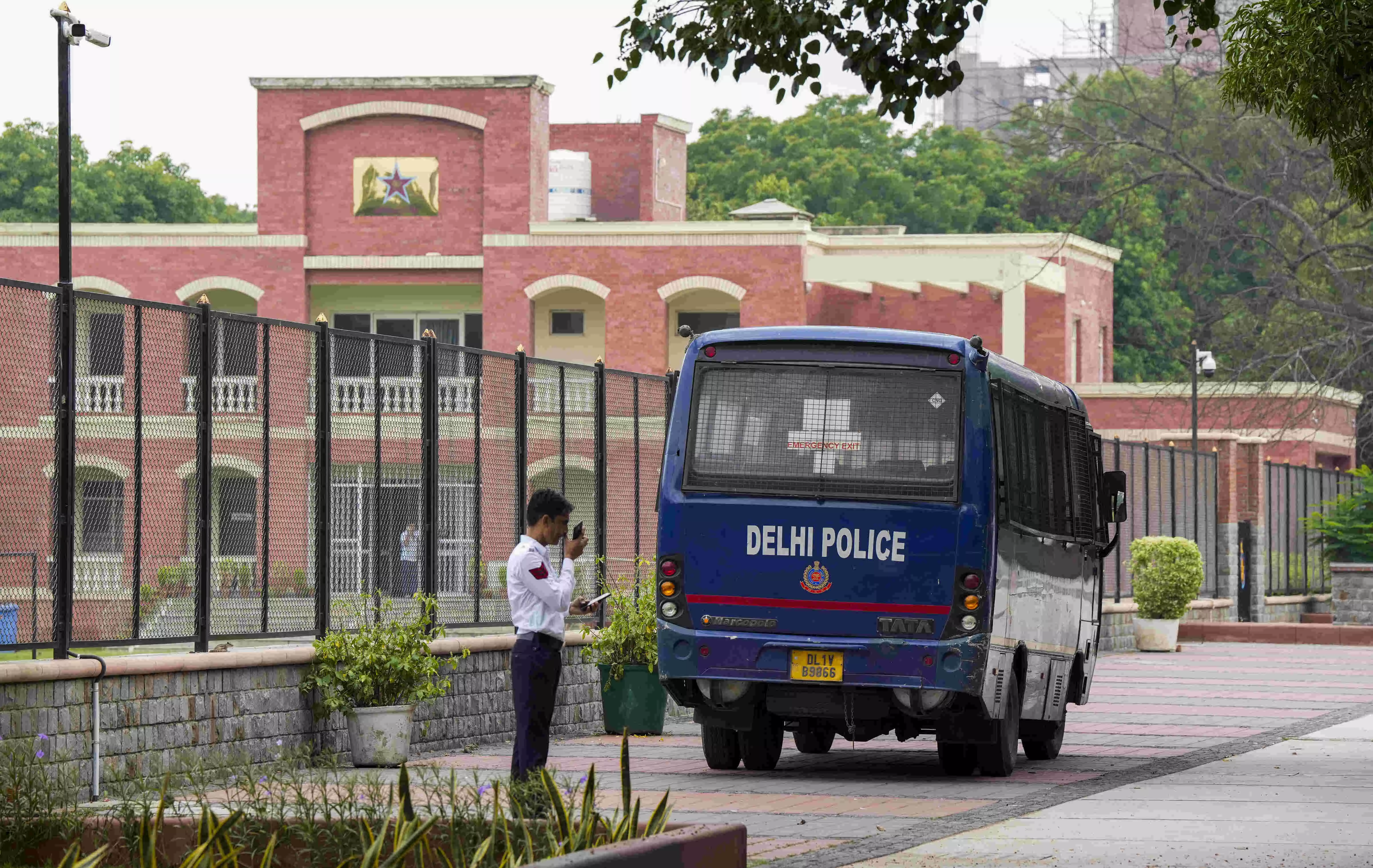 St Stephens College receives bomb threat, search operation underway St Stephens College receives bomb threat, search operation underway