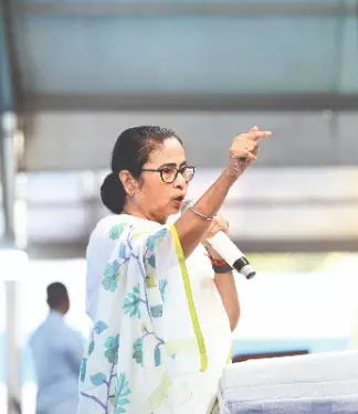 Mamata blames Centre, DVC as flood threat rises in Bengal Mamata blames Centre, DVC as flood threat rises in Bengal