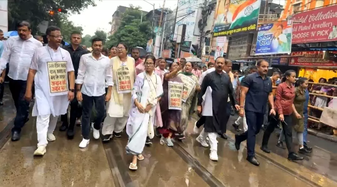 Mamata leads protest march in Kolkata over harassment of Bengali-speaking people in other states Mamata leads protest march in Kolkata over harassment of Bengali-speaking people in other states