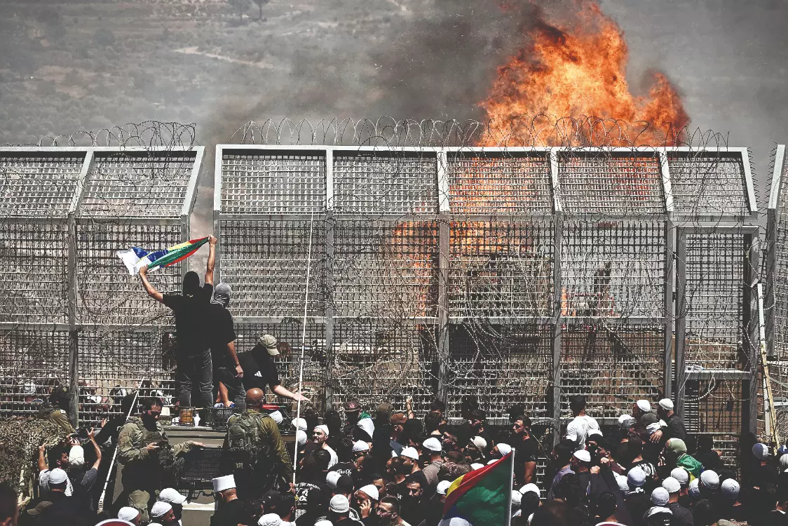 Israel strikes near defence ministry in Damascus