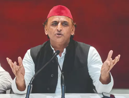 Akhilesh confronts Aniruddhacharya over use of ‘Shudra’ term; spiritual leader responds with sermon