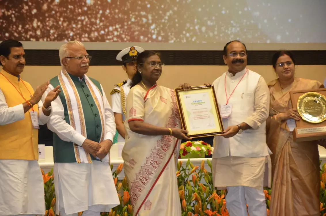 Chhattisgarh Shines on National Stage: Bilha Becomes India’s Cleanest City Among Towns with Population Under 20,000 Chhattisgarh Shines on National Stage: Bilha Becomes India’s Cleanest City Among Towns with Population Under 20,000