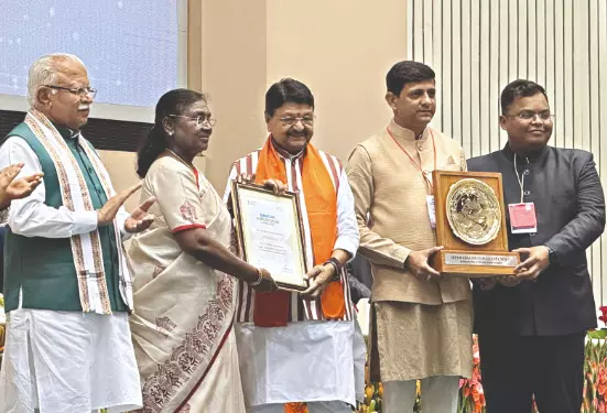 Indore crowned cleanest city title for 8th consecutive year; MP dominates Swachh Survekshan Awards Indore crowned cleanest city title for 8th consecutive year; MP dominates Swachh Survekshan Awards