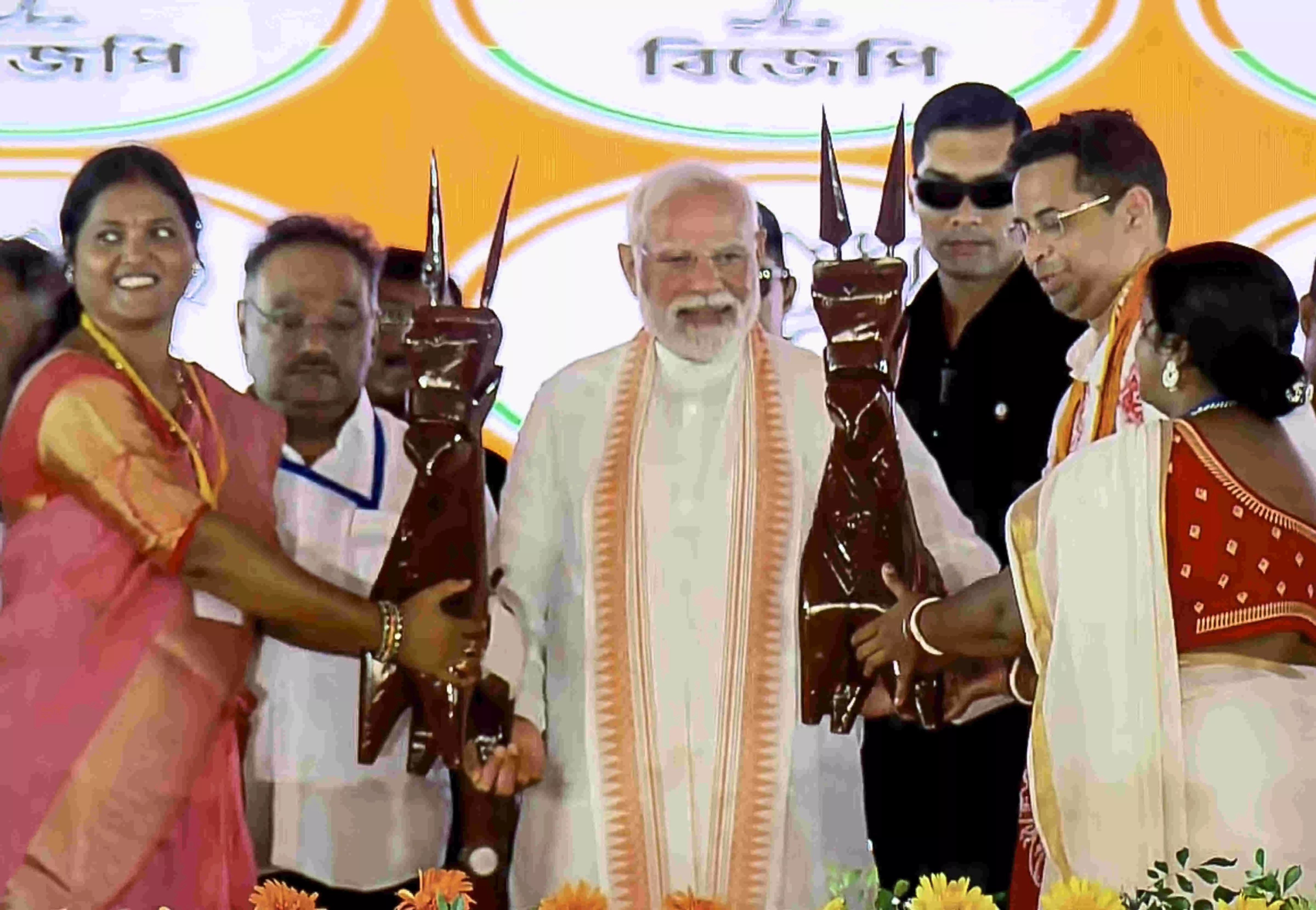PM Modi unveils Rs 5,400 cr development projects in Bengal