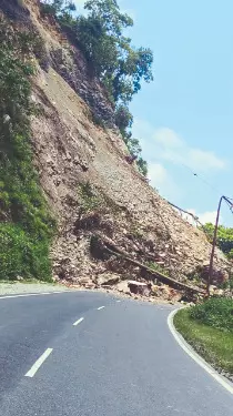 Landslide & rockfall at Birik Danra shuts down traffic on NH-10 Landslide & rockfall at Birik Danra shuts down traffic on NH-10