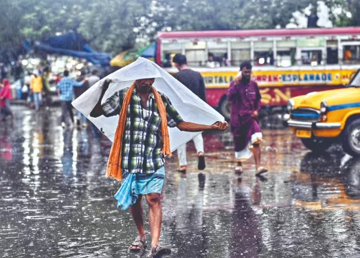 MeT predicts thunderstorms & heavy rain in Kolkata in next 48 hrs