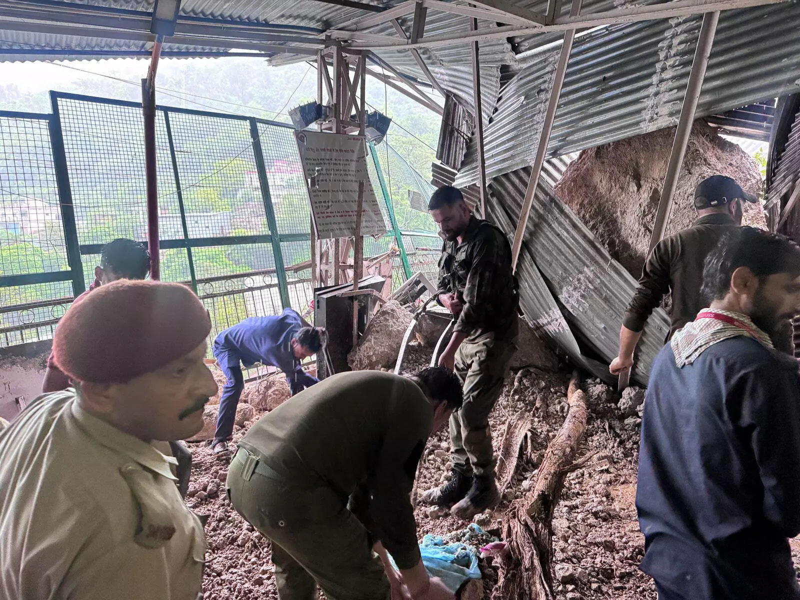 Landslide hits Vaishno Devi track in J-K’s Reasi; 10 injured Landslide hits Vaishno Devi track in J-K’s Reasi; 10 injured