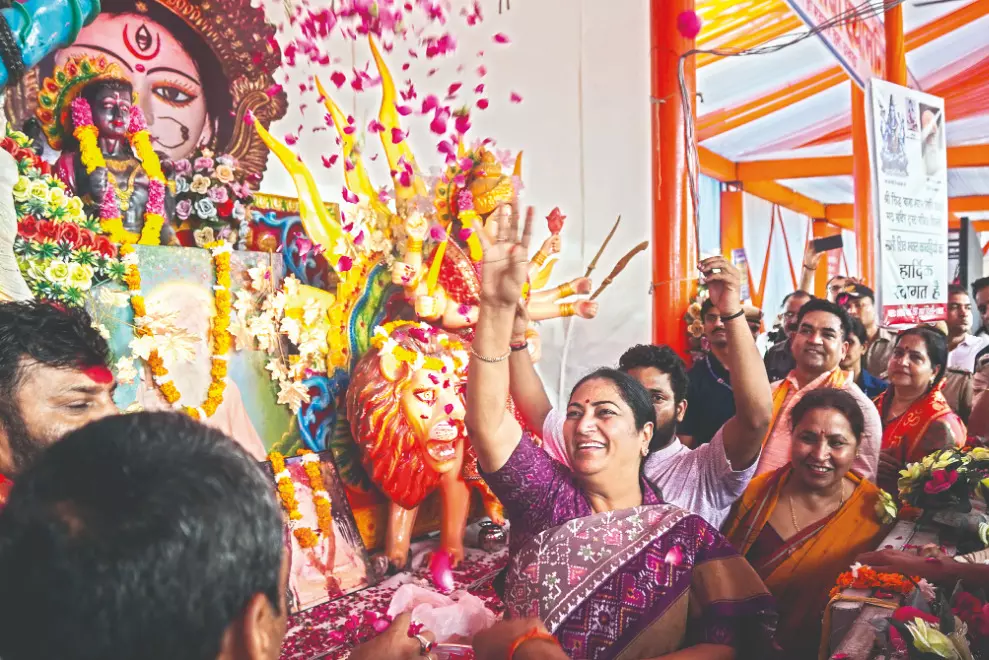 Gupta welcomes Kanwariyas, reviews Yatra arrangements Gupta welcomes Kanwariyas, reviews Yatra arrangements