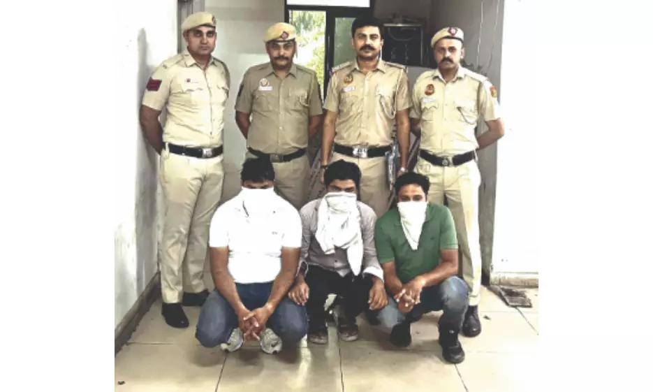 Ex-cyber cops among five held in ₹75L fraud case Ex-cyber cops among five held in ₹75L fraud case