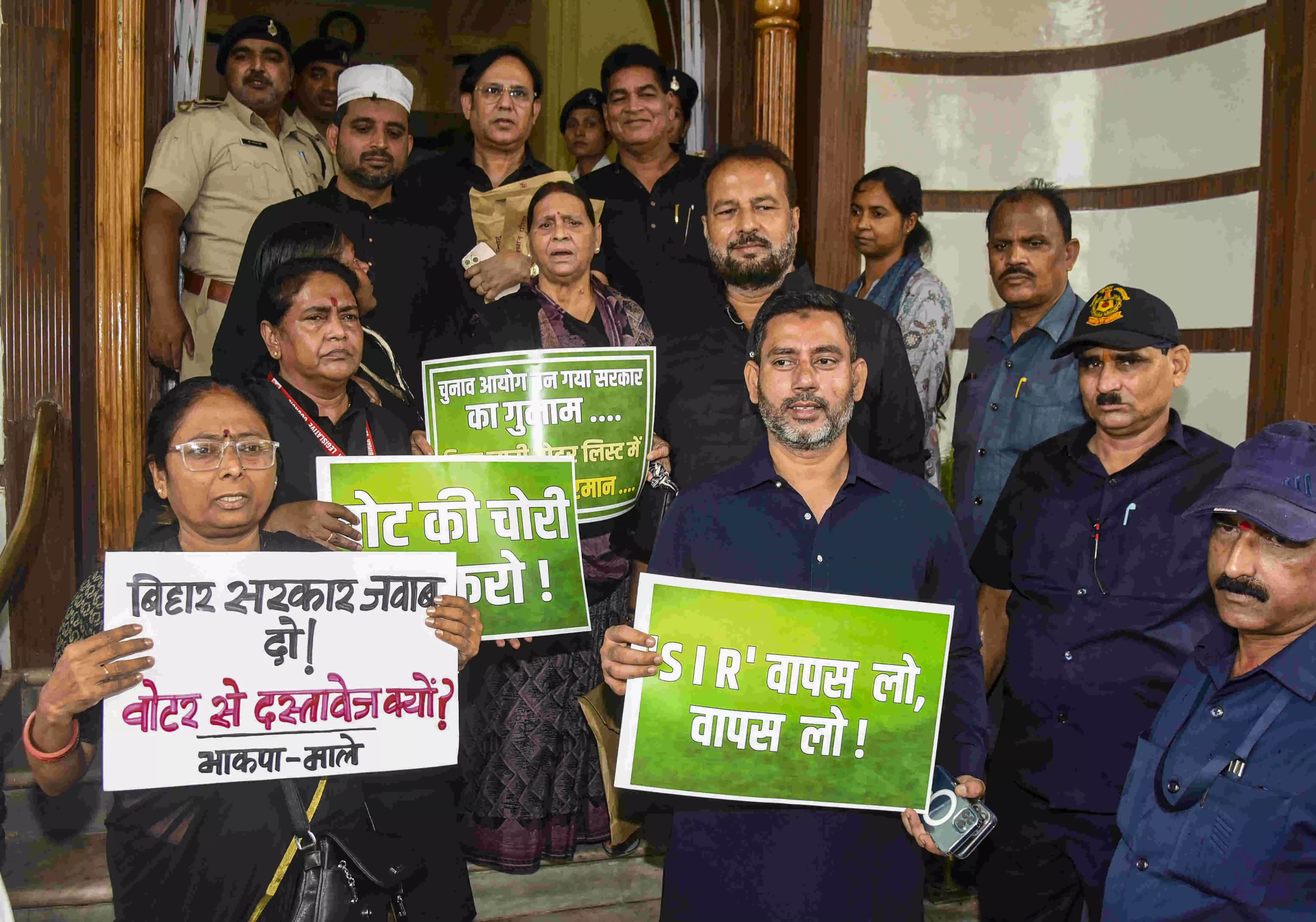 JD(U)-BJP conspiring to get Tejashwi murdered: Rabri Devi JD(U)-BJP conspiring to get Tejashwi murdered: Rabri Devi