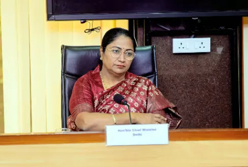 Delhi CM asks officials to plan effective implementation of Swachhta Abhiyaan Delhi CM asks officials to plan effective implementation of Swachhta Abhiyaan
