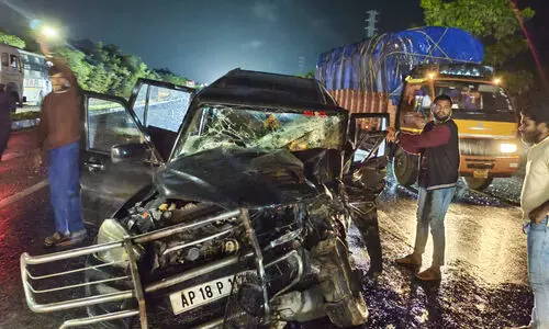 Two Andhra Pradesh DSPs killed in road accident, CM condoles