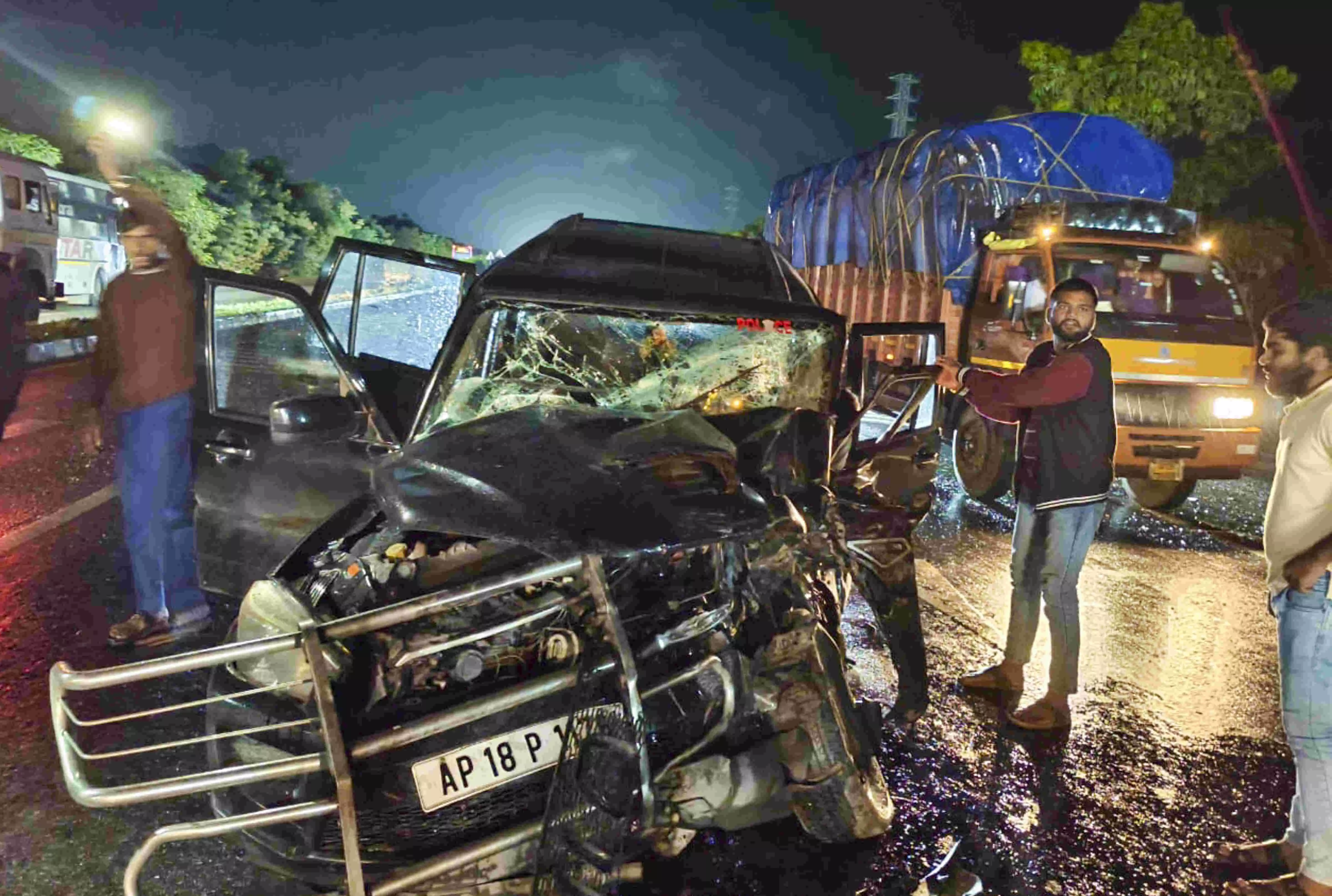 Two Andhra Pradesh DSPs killed in road accident, CM condoles