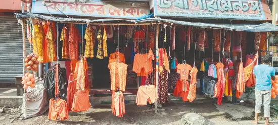 Balurghat sees surge in demand for spl saffron attire during ‘Shravan’ Balurghat sees surge in demand for spl saffron attire during ‘Shravan’