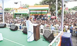 Ready to lay down my life but won’t let anyone snatch my language, says Mamata