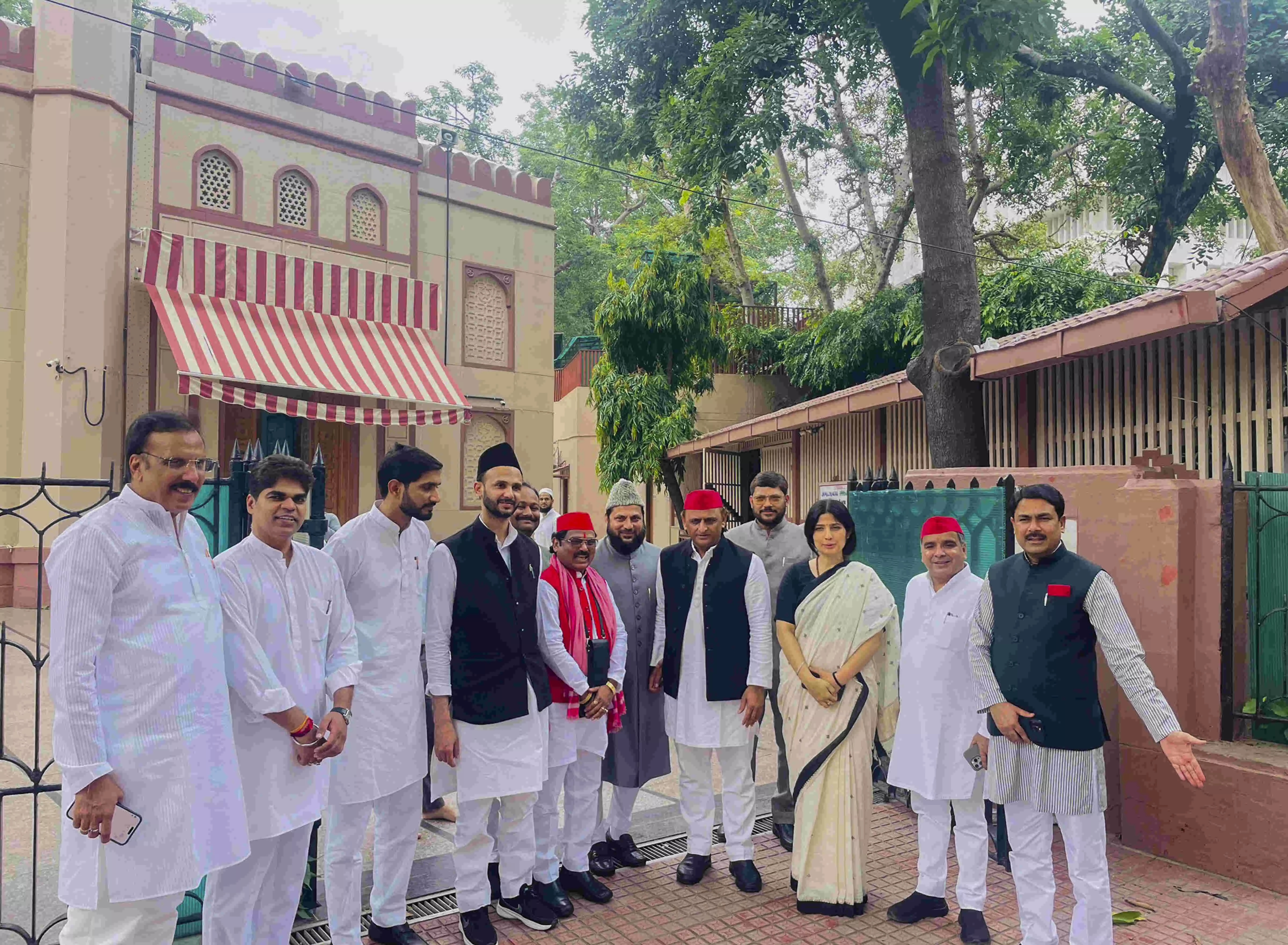 Mosque meeting row: Barelvi writes to Delhi CM, seeks removal of Nadvi from post of imam