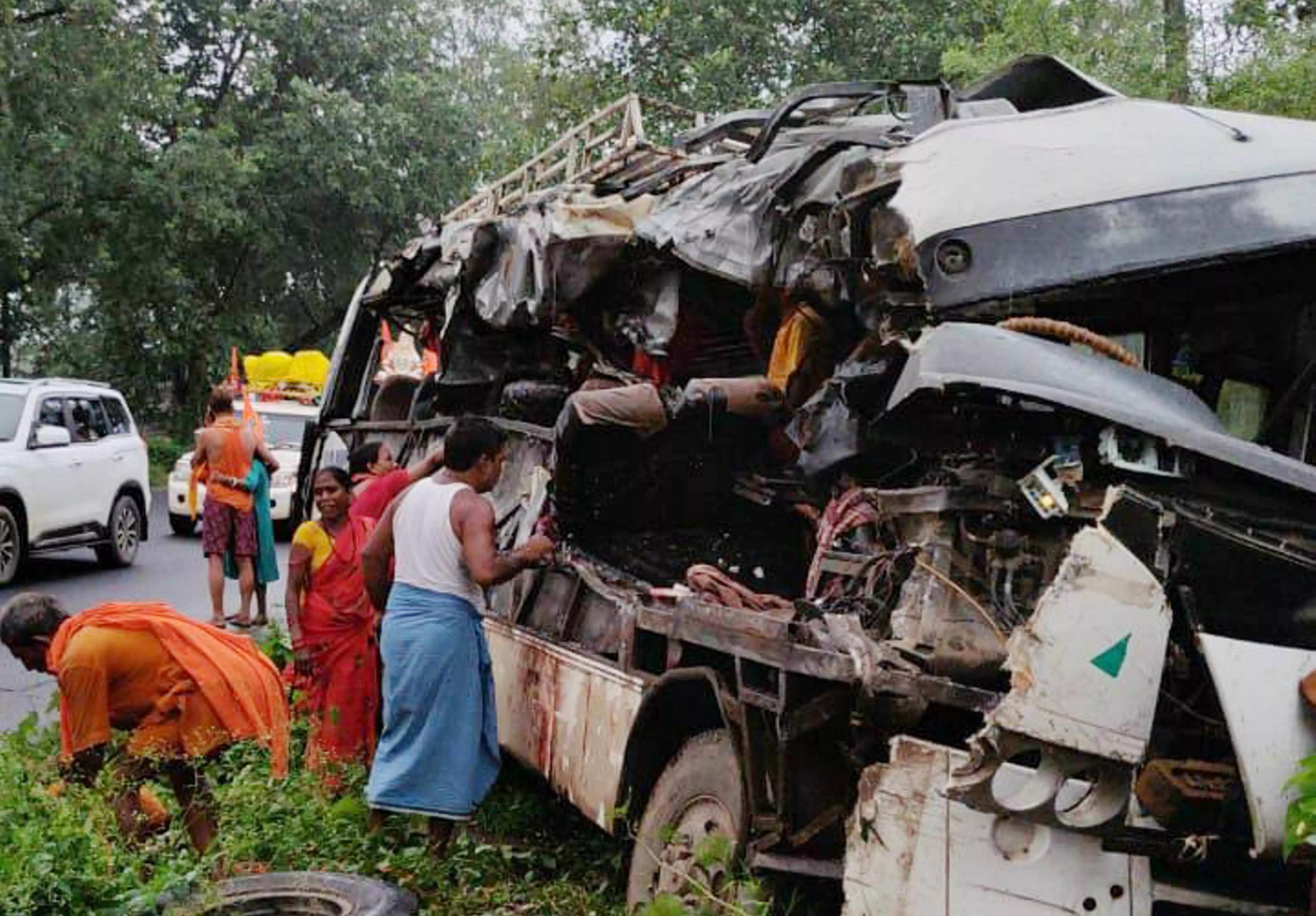 5 Kanwariyas killed, 23 injured in bus-truck collision in Jharkhand 5 Kanwariyas killed, 23 injured in bus-truck collision in Jharkhand