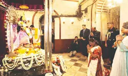 Prez visits Dakshineswar Temple