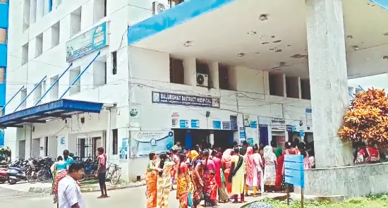 State’s 11-member health team visits Balurghat Hospital after maternity infection incident