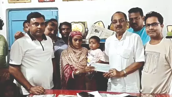 MLA hands over Rs 1.5L to assaulted migrant woman worker from his monthly allowance
