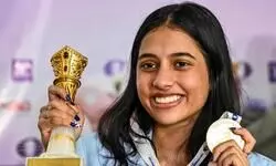 Maharashtra CM hands over Rs 3 crore prize money to world chess champion Divya Deshmukh