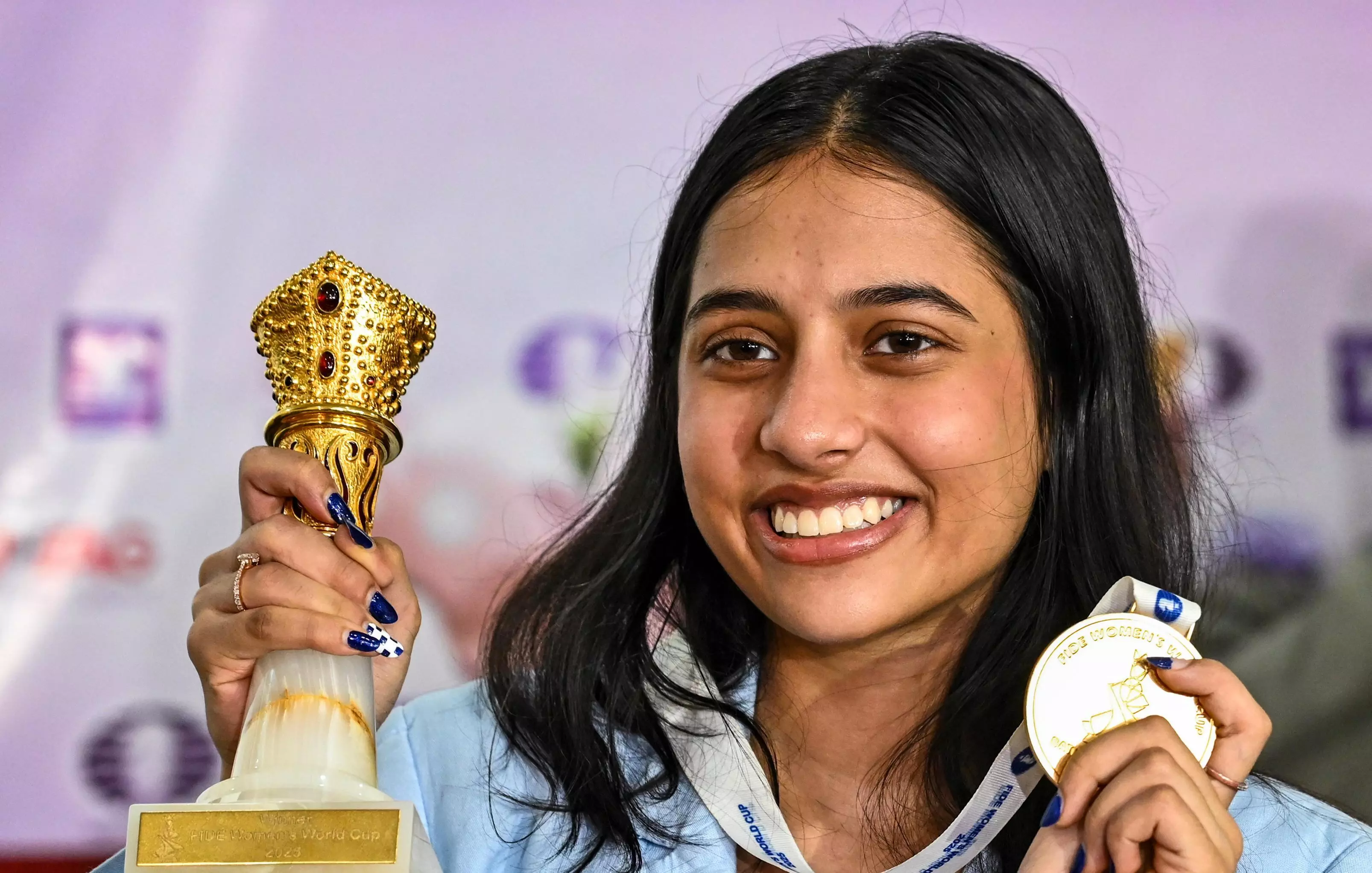 Maharashtra CM hands over Rs 3 crore prize money to world chess champion Divya Deshmukh
