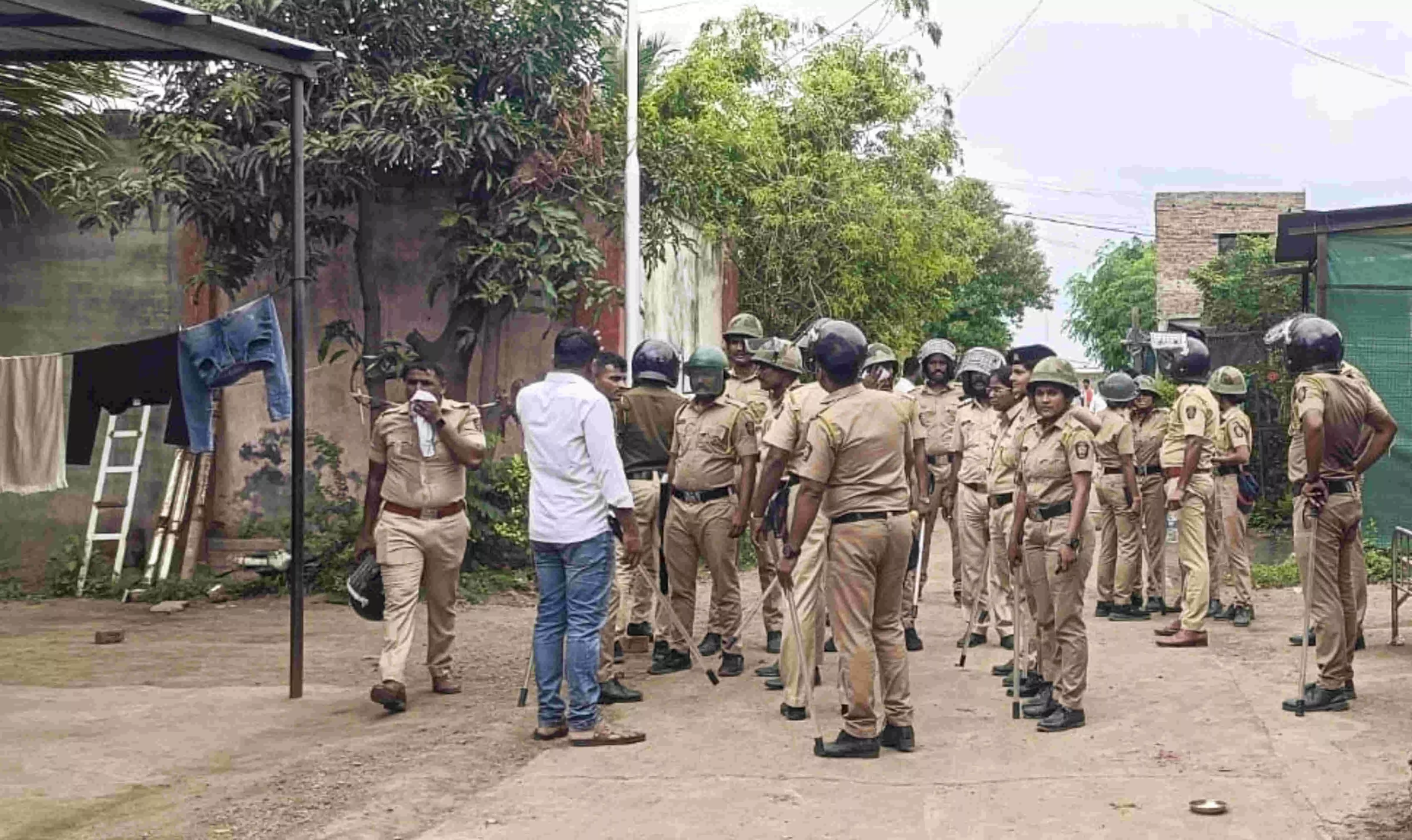 Communal violence in Punes Yavat: Four cases filed against over 500 persons; 17 of them detained Communal violence in Punes Yavat: Four cases filed against over 500 persons; 17 of them detained