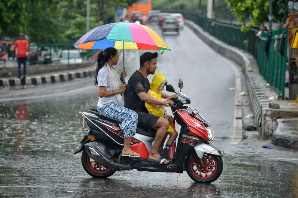 Rains drench Delhi, air quality in city satisfactory Rains drench Delhi, air quality in city satisfactory