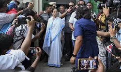 Mamata visits flood-affected Kamarpukur