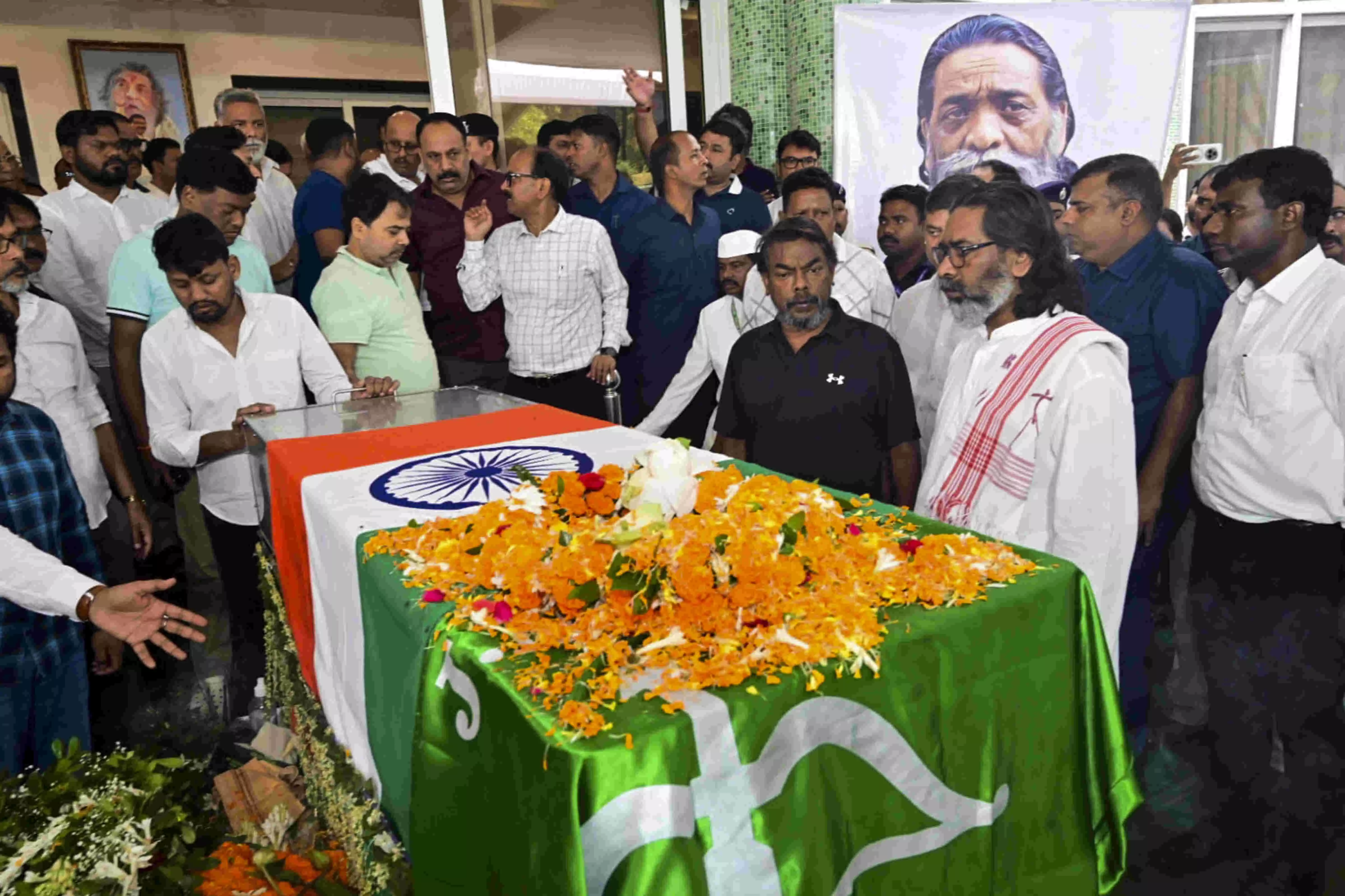 Union ministers, Jkhand Guv, Speaker, MLAs pay tributes to Shibu Soren on assembly premises Union ministers, Jkhand Guv, Speaker, MLAs pay tributes to Shibu Soren on assembly premises