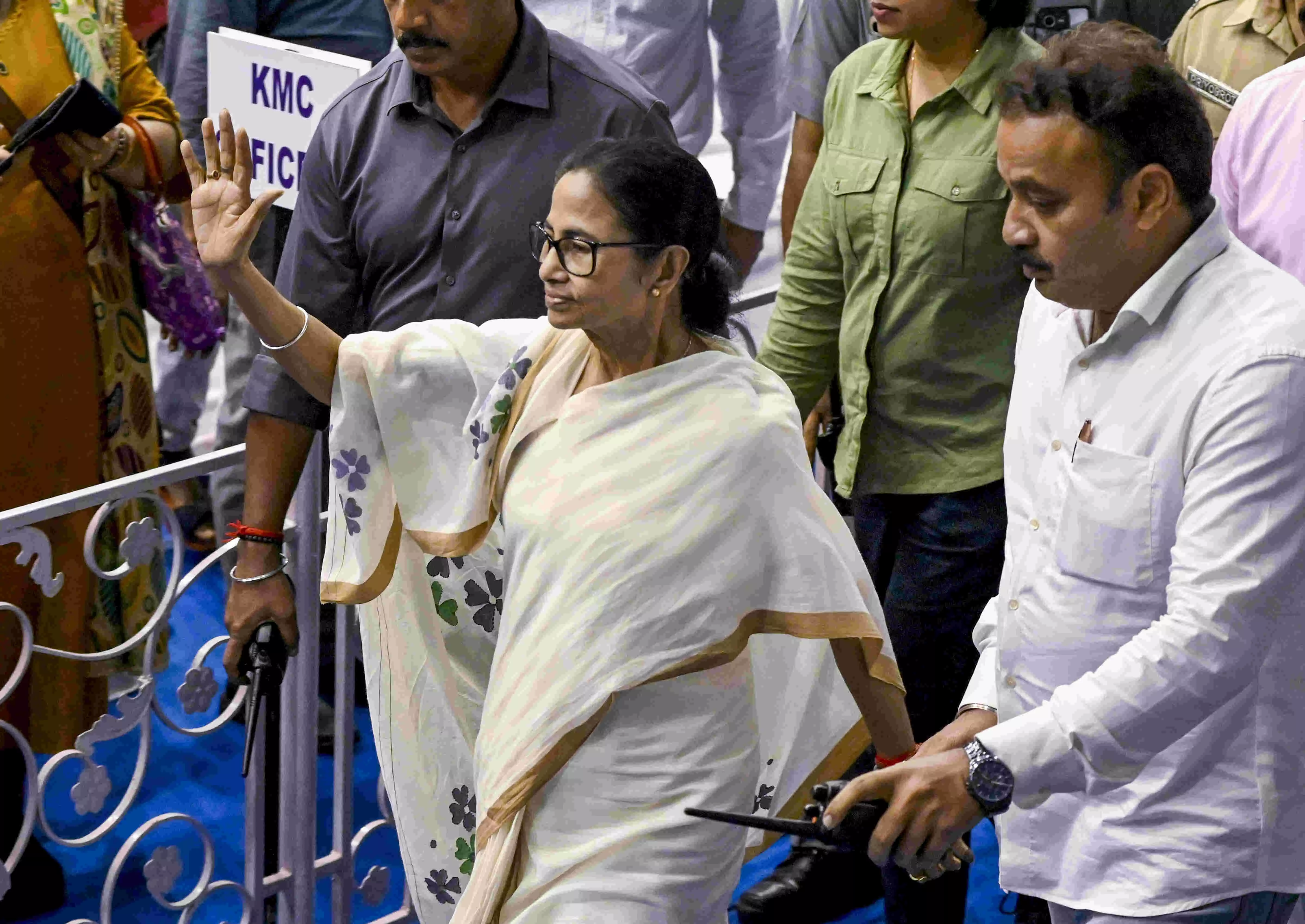 CM Mamata leads protest rally in Jhargram against alleged attack on Bengali migrants CM Mamata leads protest rally in Jhargram against alleged attack on Bengali migrants