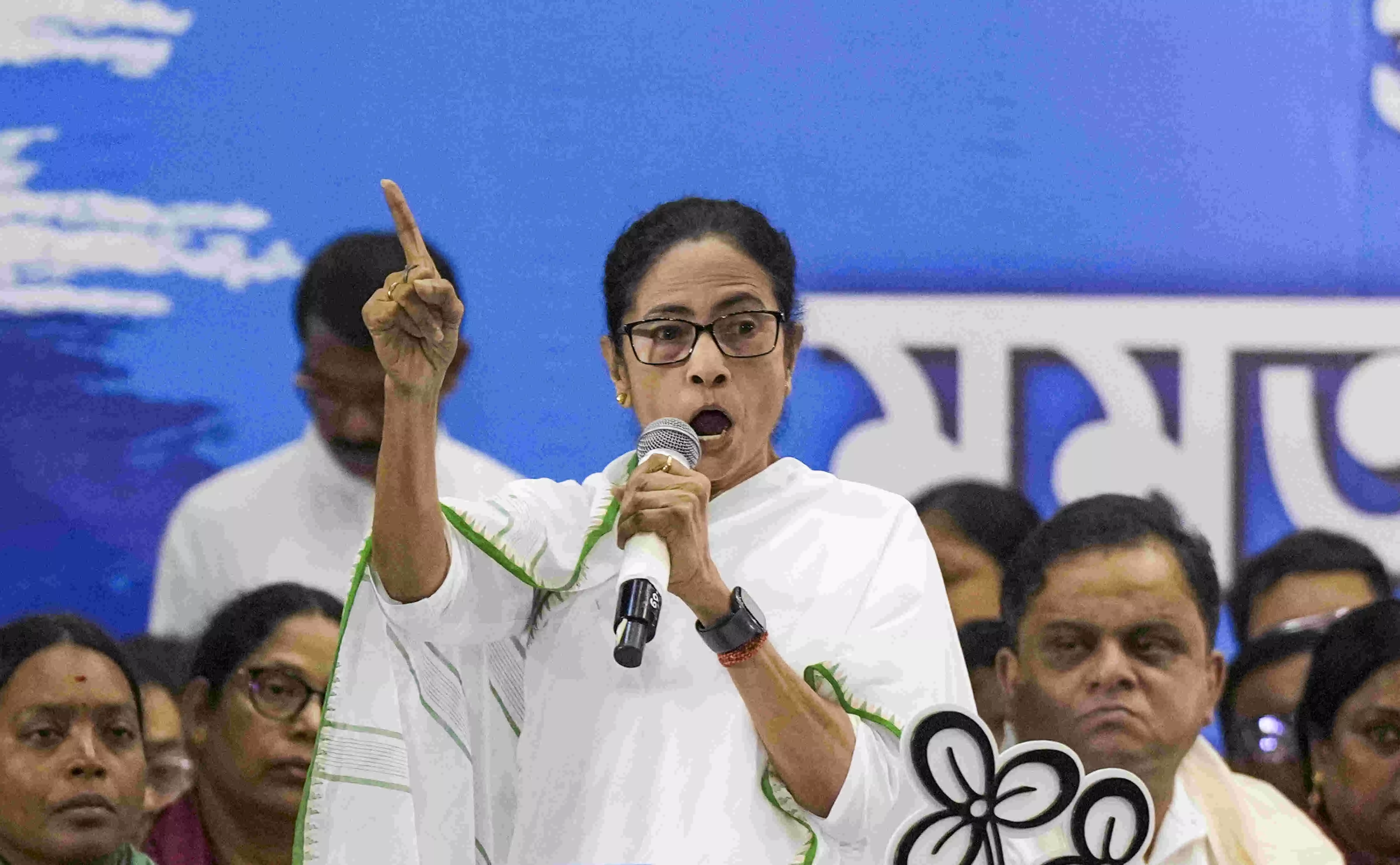 Mamata questions ECs directive to suspend 4 officers, says her govt is with its staffers Mamata questions ECs directive to suspend 4 officers, says her govt is with its staffers