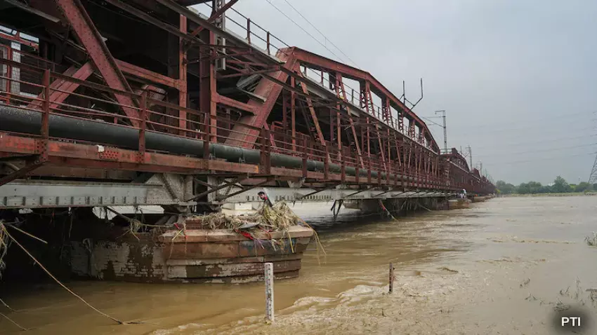 Yamuna nears danger mark in Delhi; officials urge evacuation from low-lying areas