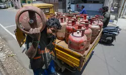 Cabinet approves Rs 30,000 cr subsidy to compensate oil firms for LPG losses