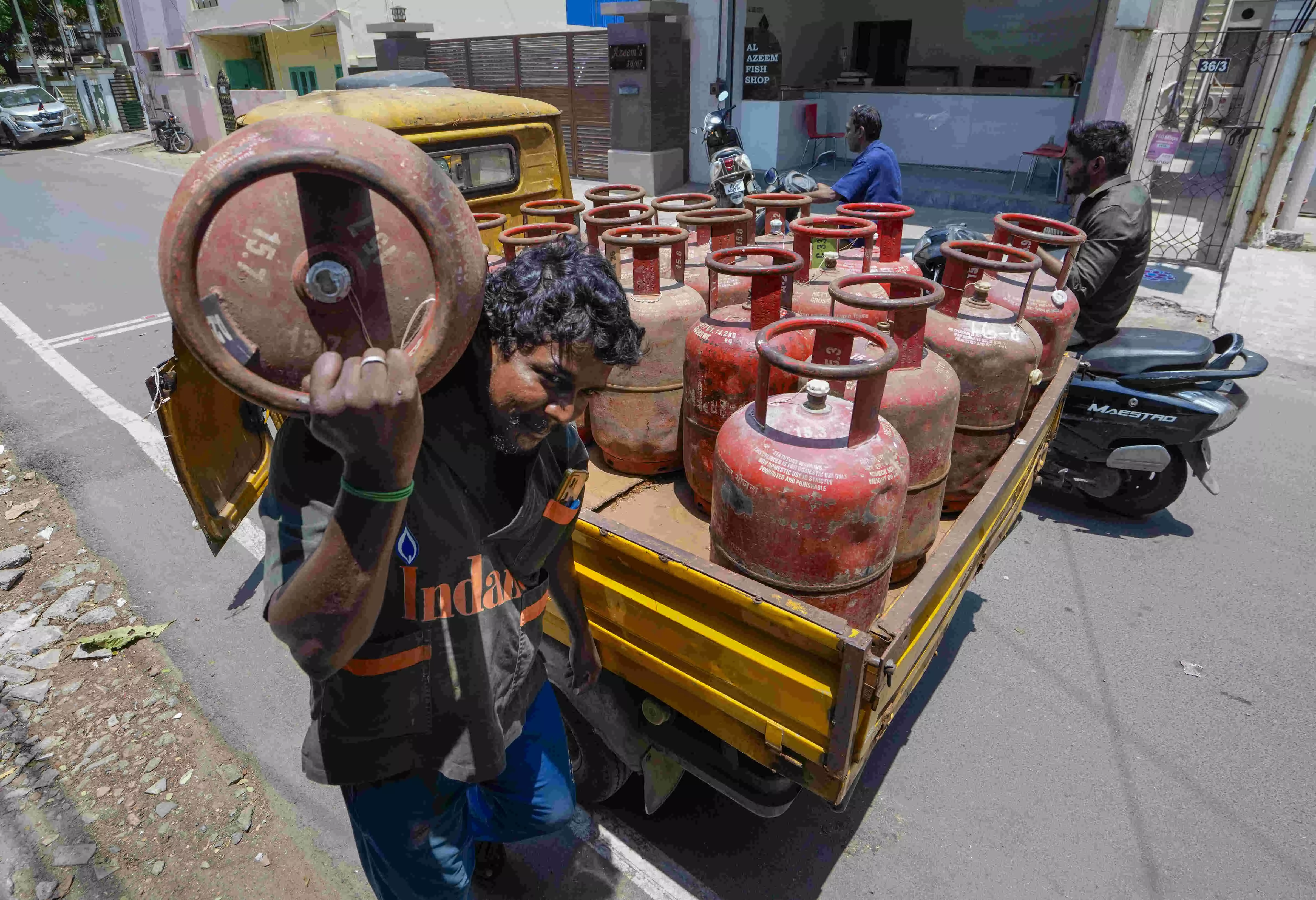 Cabinet approves Rs 30,000 cr subsidy to compensate oil firms for LPG losses